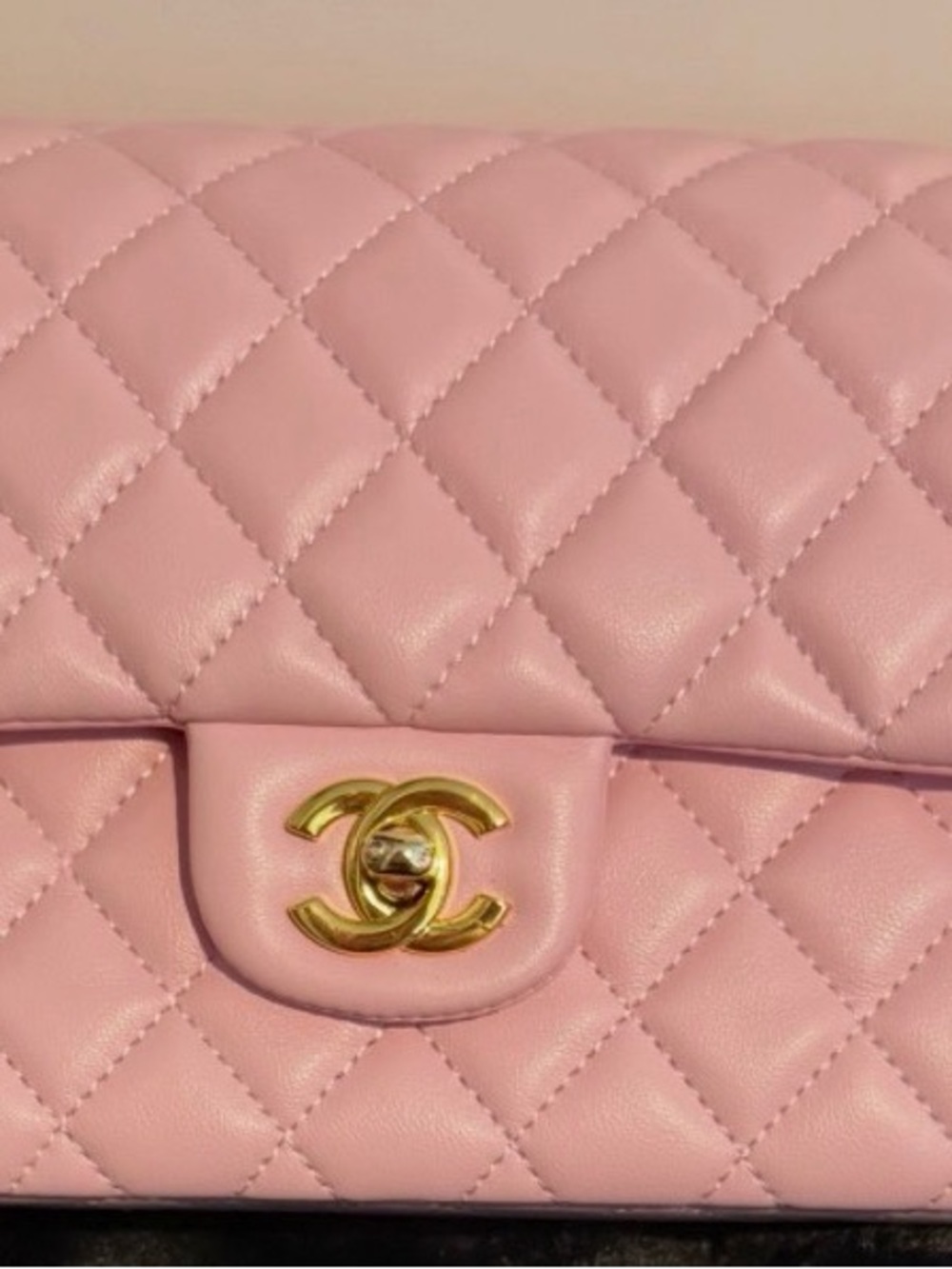 Quilted Pink Leather Crossbody Bag – Elegant Everyday Style